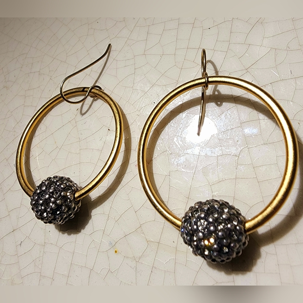 Dangle round hoops with silver rhinestone textured bead earrings, contemporary - Picture 4 of 7